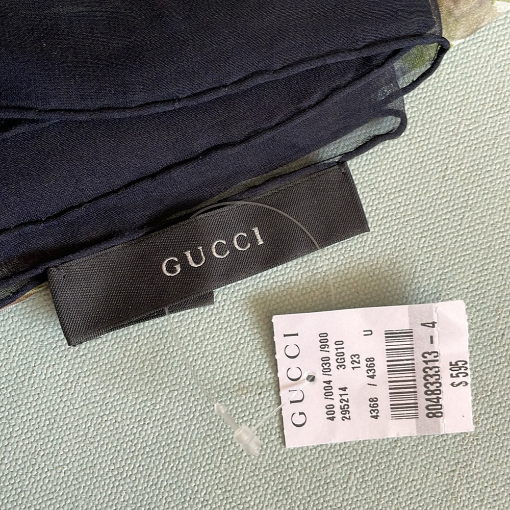 Authentic Gucci Floral Silk Scarf - Picture 5 of 11